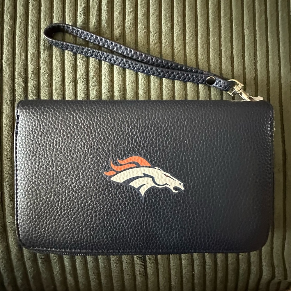 Denver Broncos  Leather Wristlet Clutch Wallet
